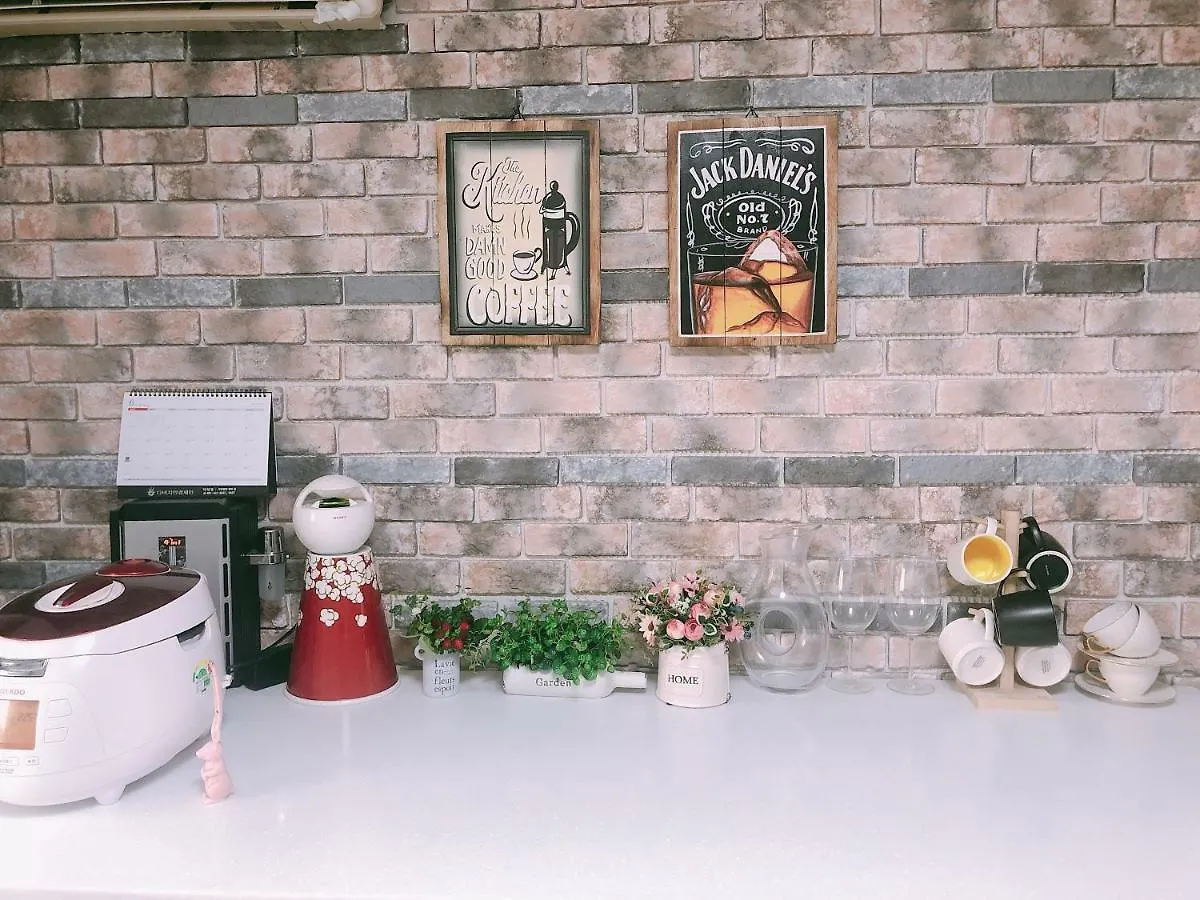 Airport Guesthouse Busan 2*,