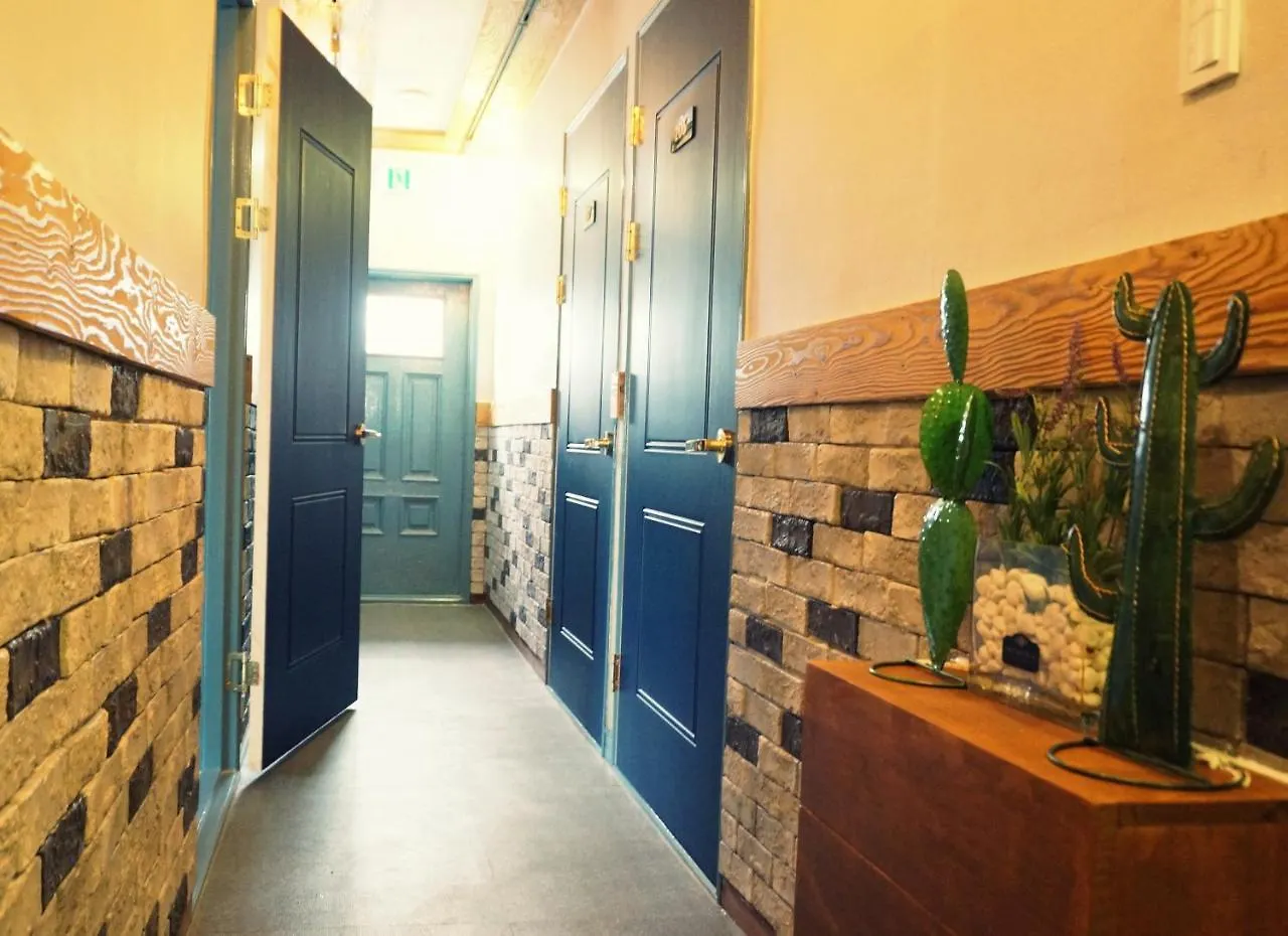 Airport Guesthouse Пусан 2*,  Южная Корея