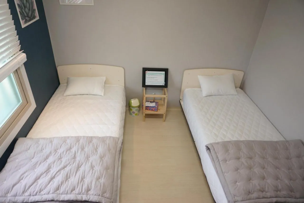 Airport Guesthouse Пусан 2*,